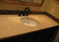 Elegant Bathroom Counter: Travertine