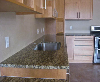 Lago Vista granite kitchen in Santa Cecilia granite